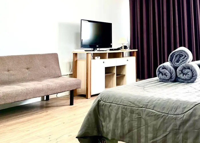 Impact Arena Twin Beds By Goodroom24 Apartment *