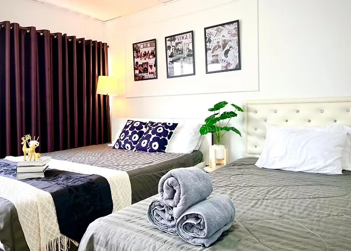 Impact Arena Twin Beds By Goodroom24 Apartment *